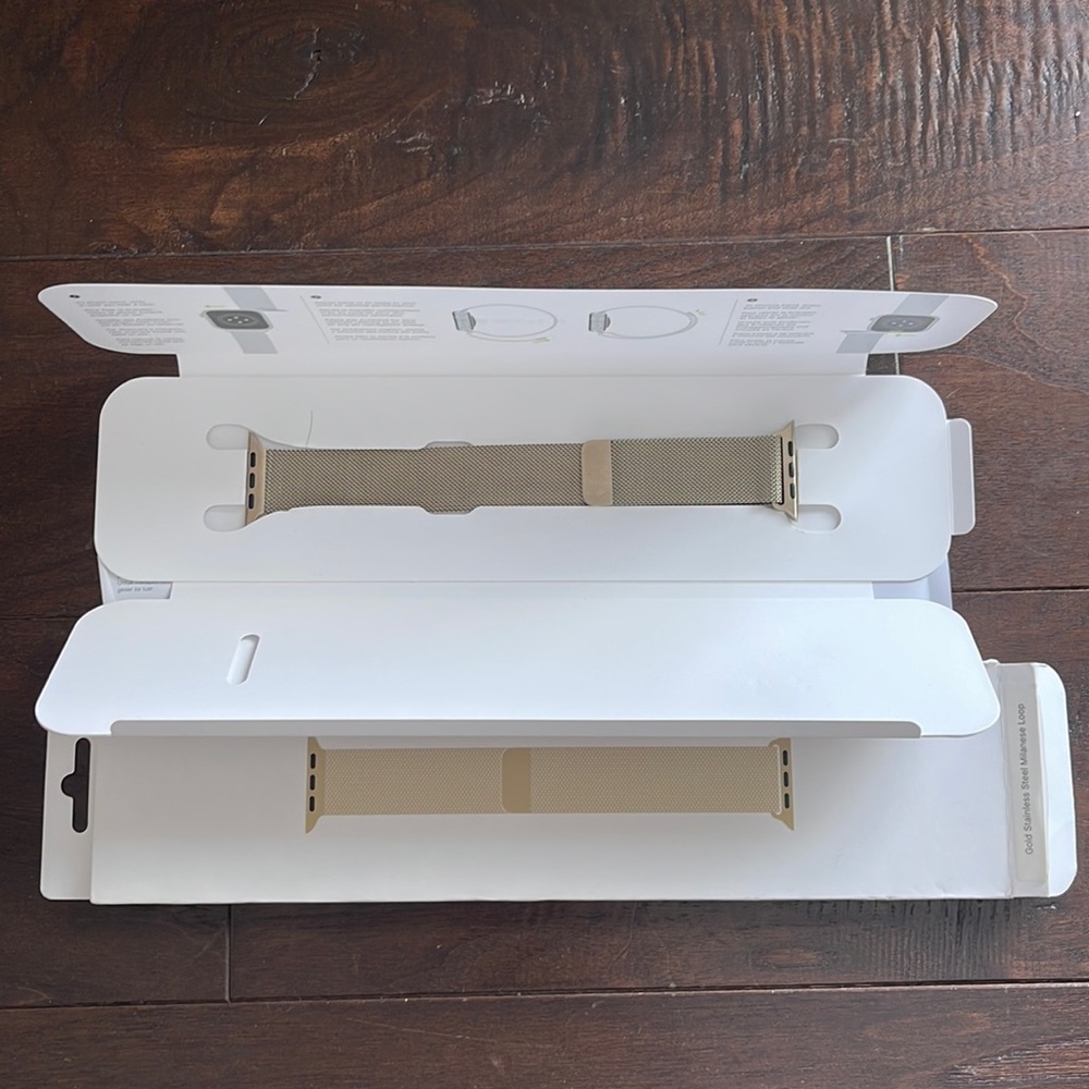 NWOT Gold Milanese Loop Apple Watch Band - 45mm